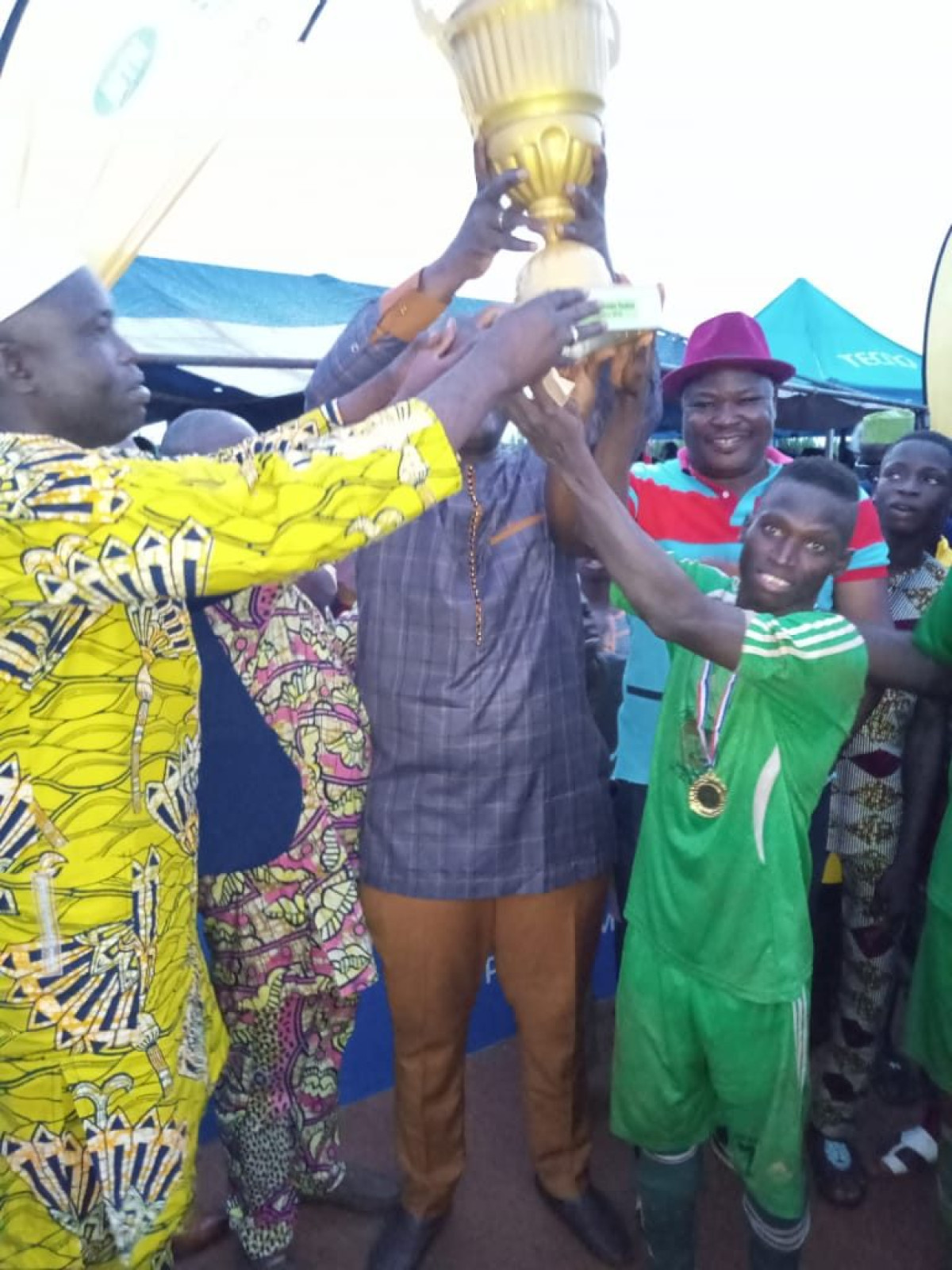FINALE DU TOURNOI TGV A PARAKOU : Alcatit Fc soulève le géant trophée « Réussir à l’organiser, c’est déjà très important pour nous. », dixit Ignace Fassinou