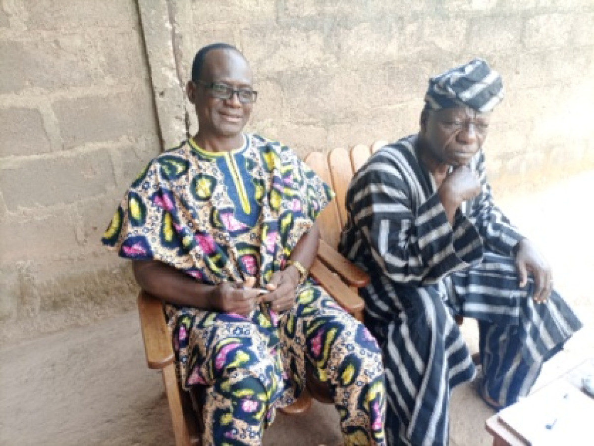 CONTRAINT À S&rsquo;EXPRIMER EN LANGUE DENDI AU VERNISSAGE DES TRÉSORS ROYAUX : Le “Sinaboko” face à un fait discriminatoire  . Salifou Daran et Michel Baraga, deux acteurs culturels Baatonu dénoncent