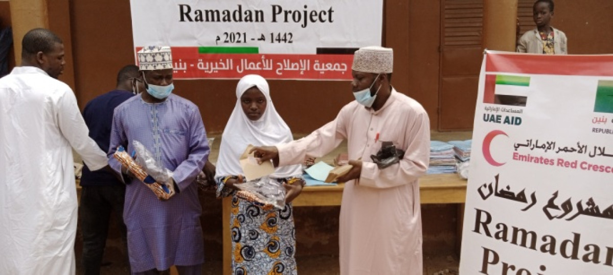 PARAKOU RAMADAN 2021/GRÂCE AU SOUTIEN DES EMIRATES RED CRESCENT : L’Ong Al-Islaah fait don de vêtements aux personnes démunies
