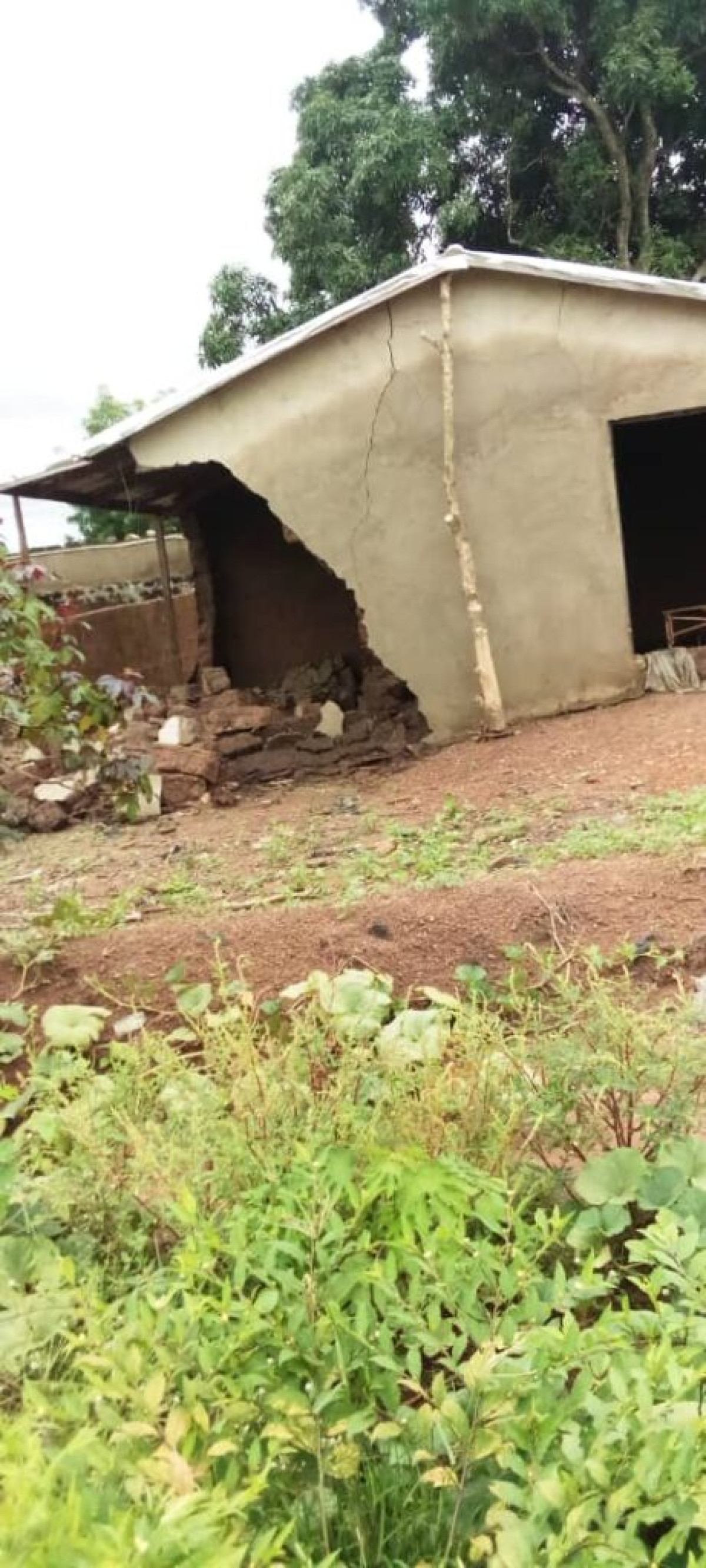 PLUIES DILUVIENNES DANS LA COMMUNE DE TCHAOUROU : Plusieurs maisons écroulées à Kassouala . L’appel du Ca Ganiou Amoussa aux bonnes volontés