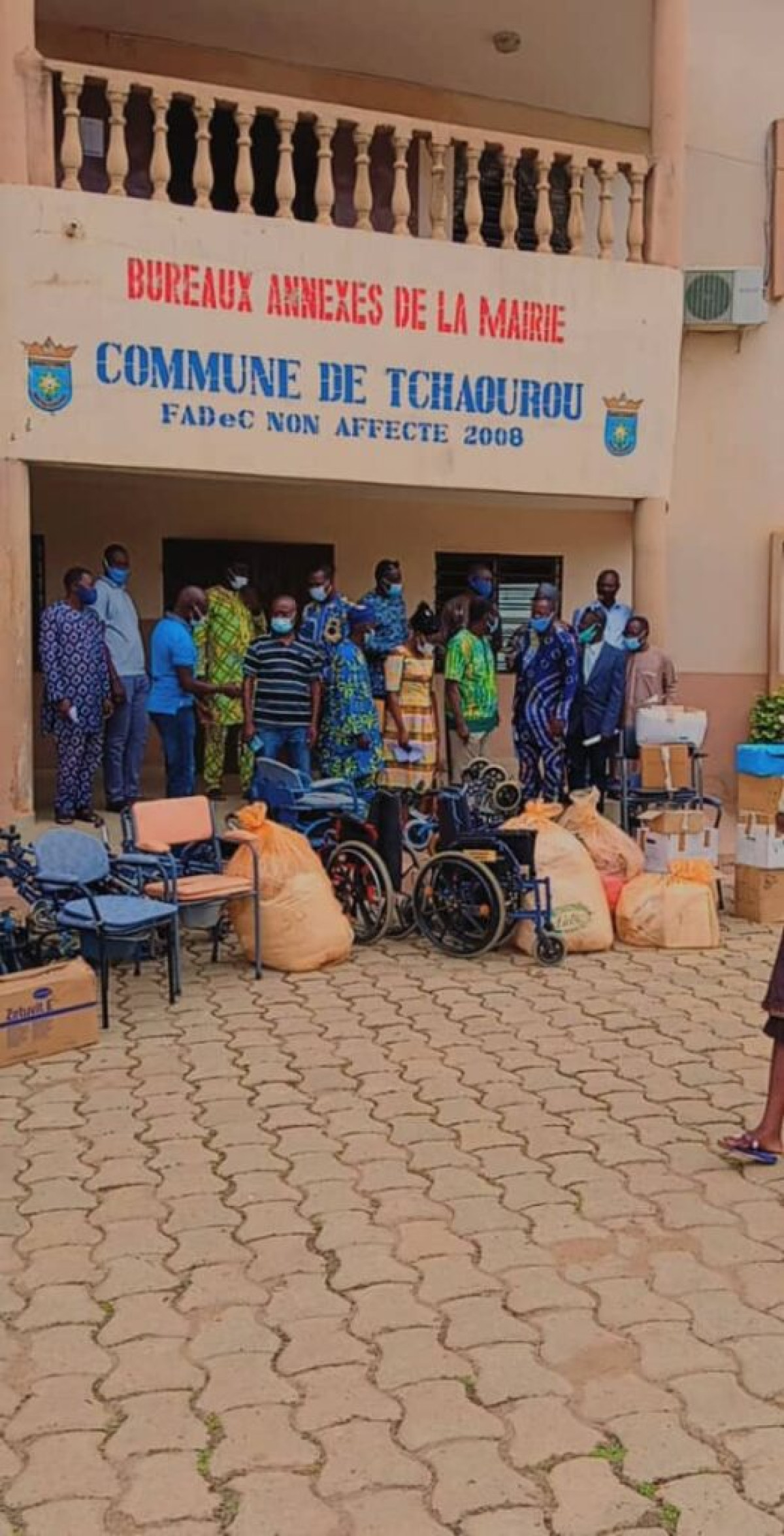 DON D’ÉQUIPEMENTS MÉDICAUX À LA ZONE SANITAIRE DE TCHAOUROU : L’Ong Afric Métamorphose soucieuse du bien-être des personnes vulnérables