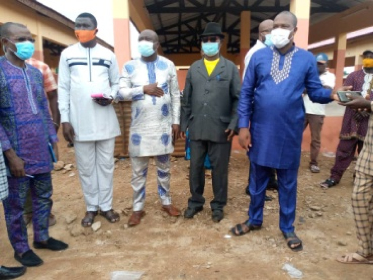 CONSTRUCTION D’INFRASTRUCTURES SOCIOCOMMUNAUTAIRE A KOUANDE : Le maire Kouandé-Sounon réceptionne 10 hangars