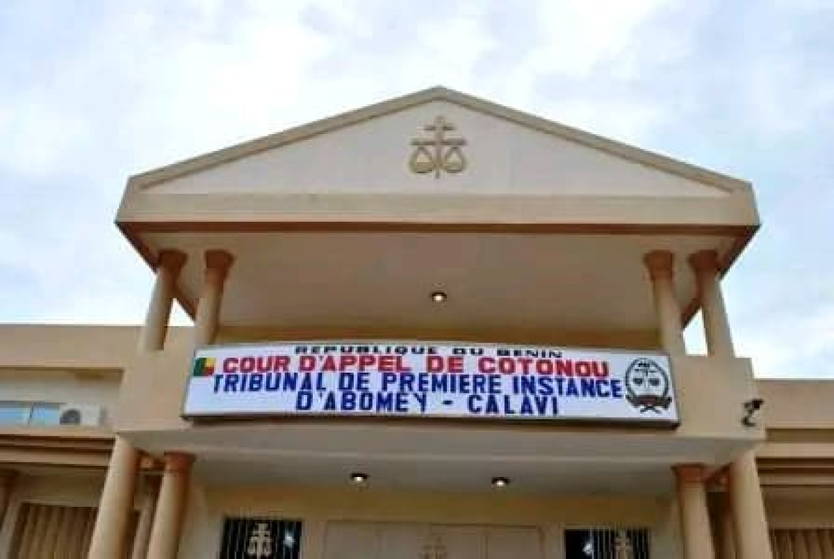 Abomey-calavi/Tentative d’inhumation illégale à domicile: six membres d’une même famille interpellés par la justice
