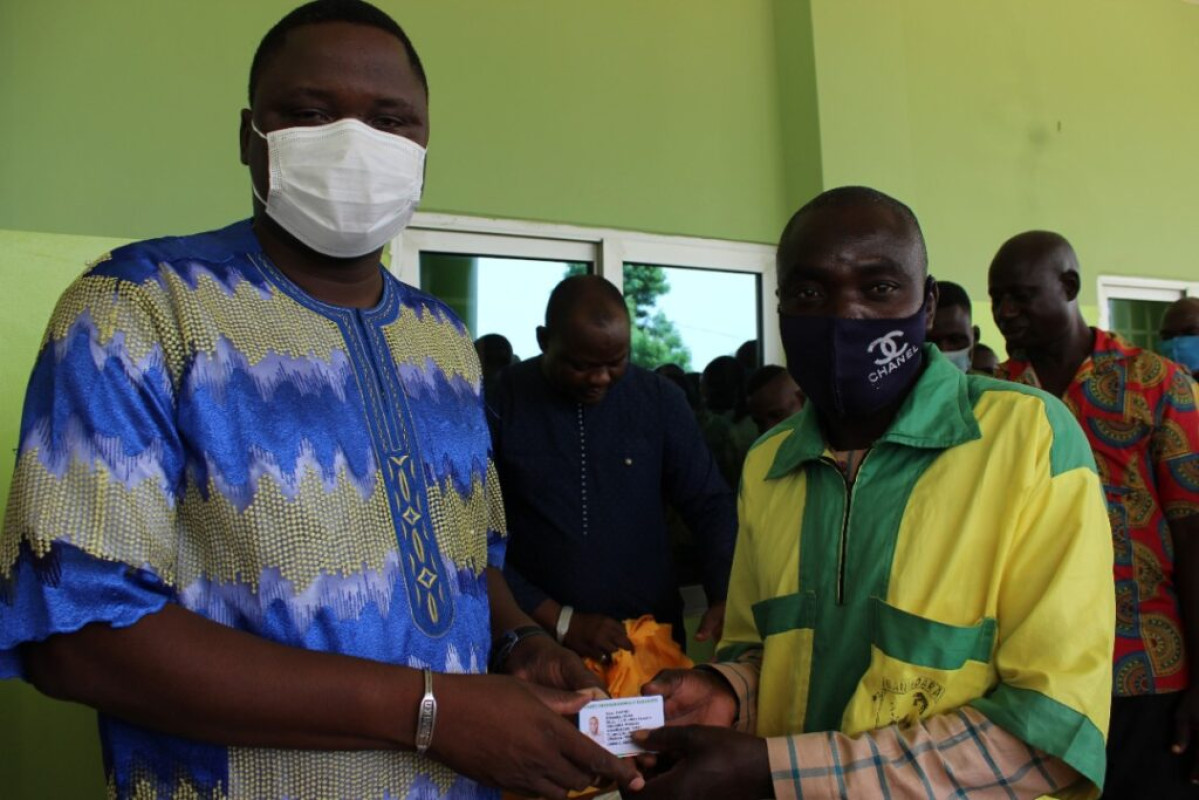 REFORME DANS LE SECTEUR DES CONDUCTEURS DE TAXIS-MOTOS A BANIKOARA : Le maire Sarako Tamou remet les cartes professionnelles