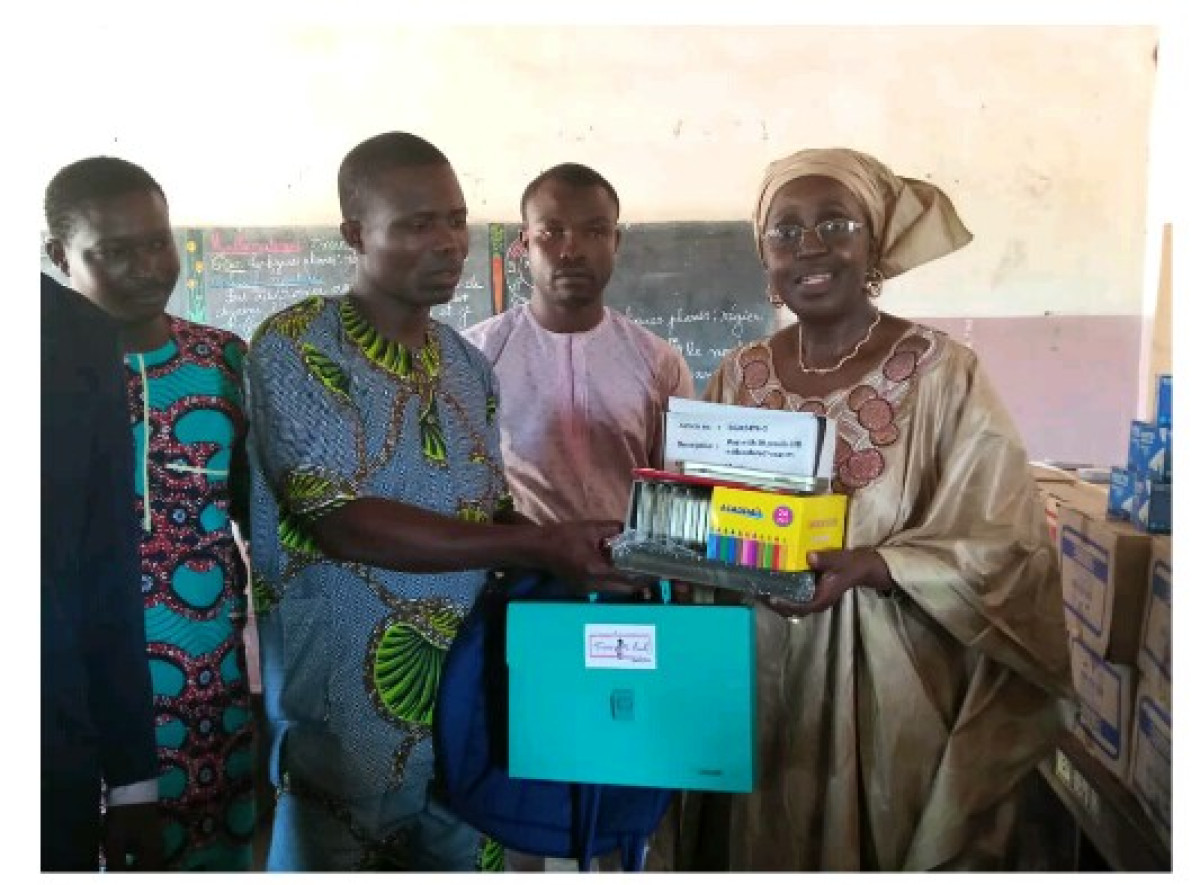 8È CIRCONSCRIPTION ÉLECTORALE : Mariama Baba Moussa fait don de kits scolaires