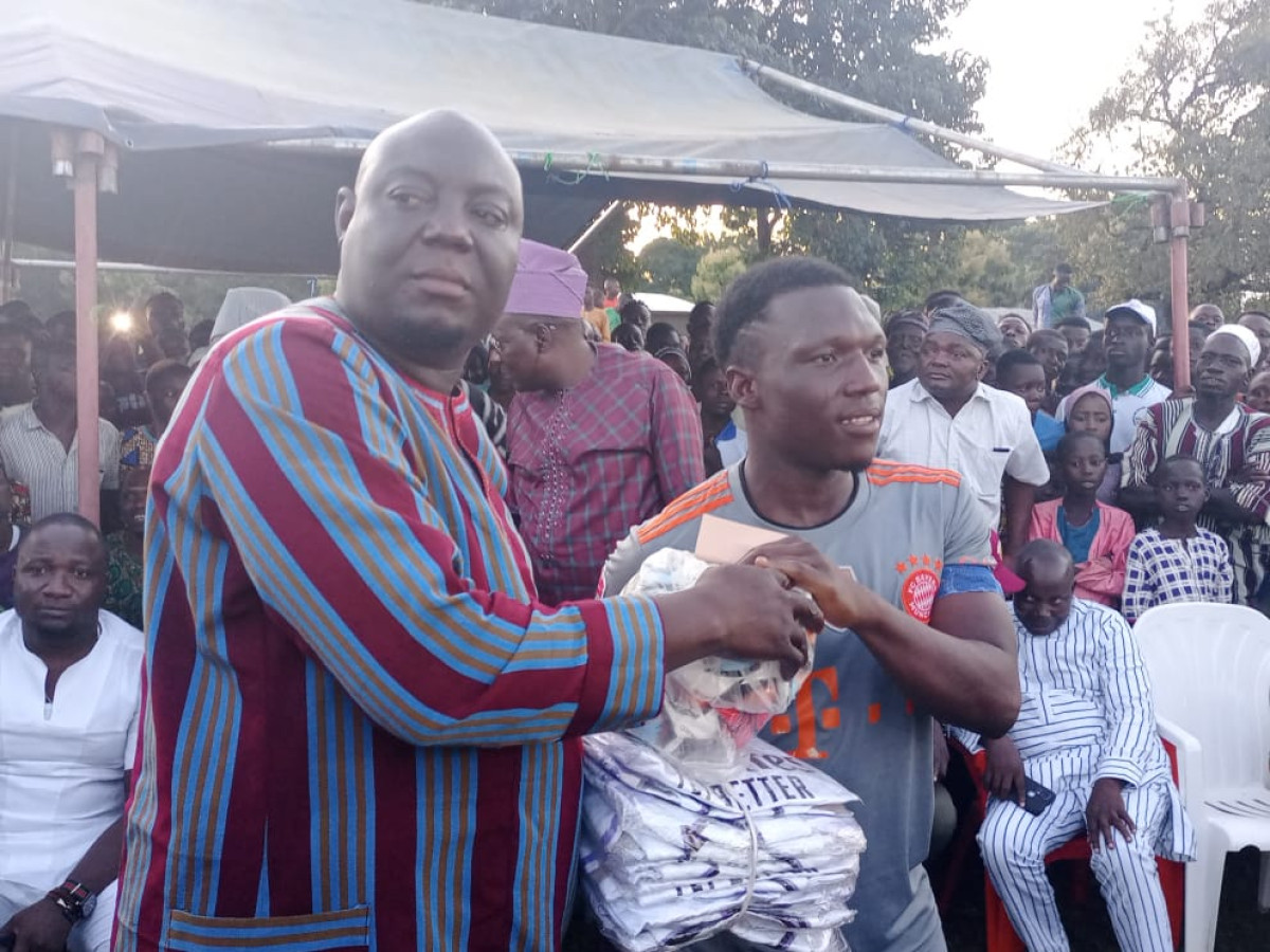 TCHAOUROU/FINALE DU TOURNOI « JEUNESSE SANS VIOLENCE » À BÉTÉROU : Le Ca Yves Chabi Atta prône la paix à travers le cuir rond . L’He Bio Sounon Bouko apporte son soutien aux jeunes
