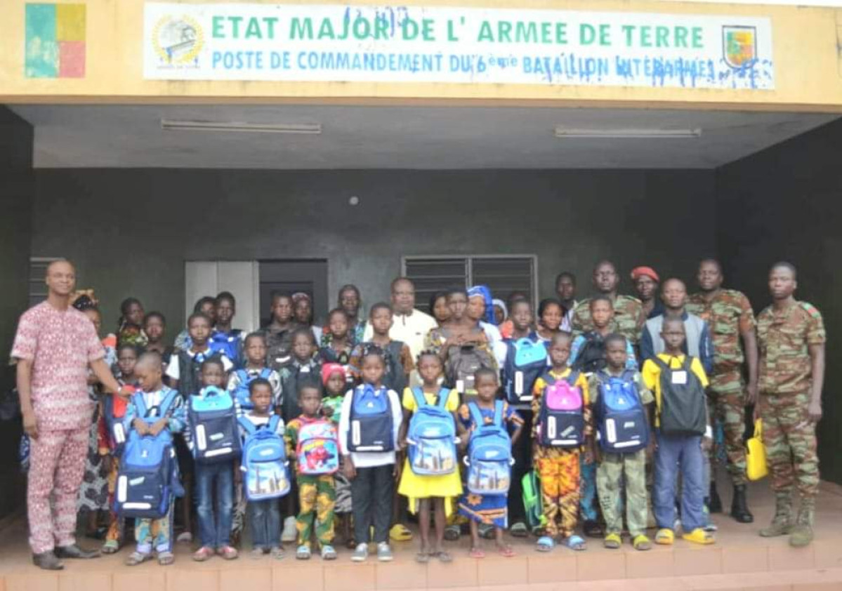 AUX ENFANTS DES MILITAIRES DÉCÉDÉS AU FRONT : Le gouvernement béninois distribue 870 kits scolaires