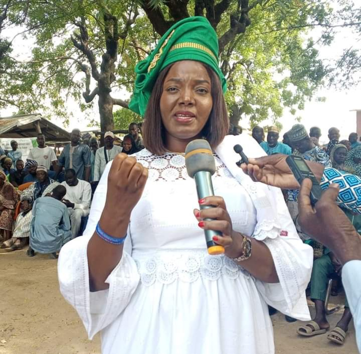 SÉGBANA/JOURNÉE DE RÉFLEXION ET DE MOBILISATION DES MILITANTS DU CHEVAL BLANC : Roukiatou Bio Faï responsabilise les jeunes Br pour l’enracinement du parti . Une grande prière dite pour la paix au Bénin