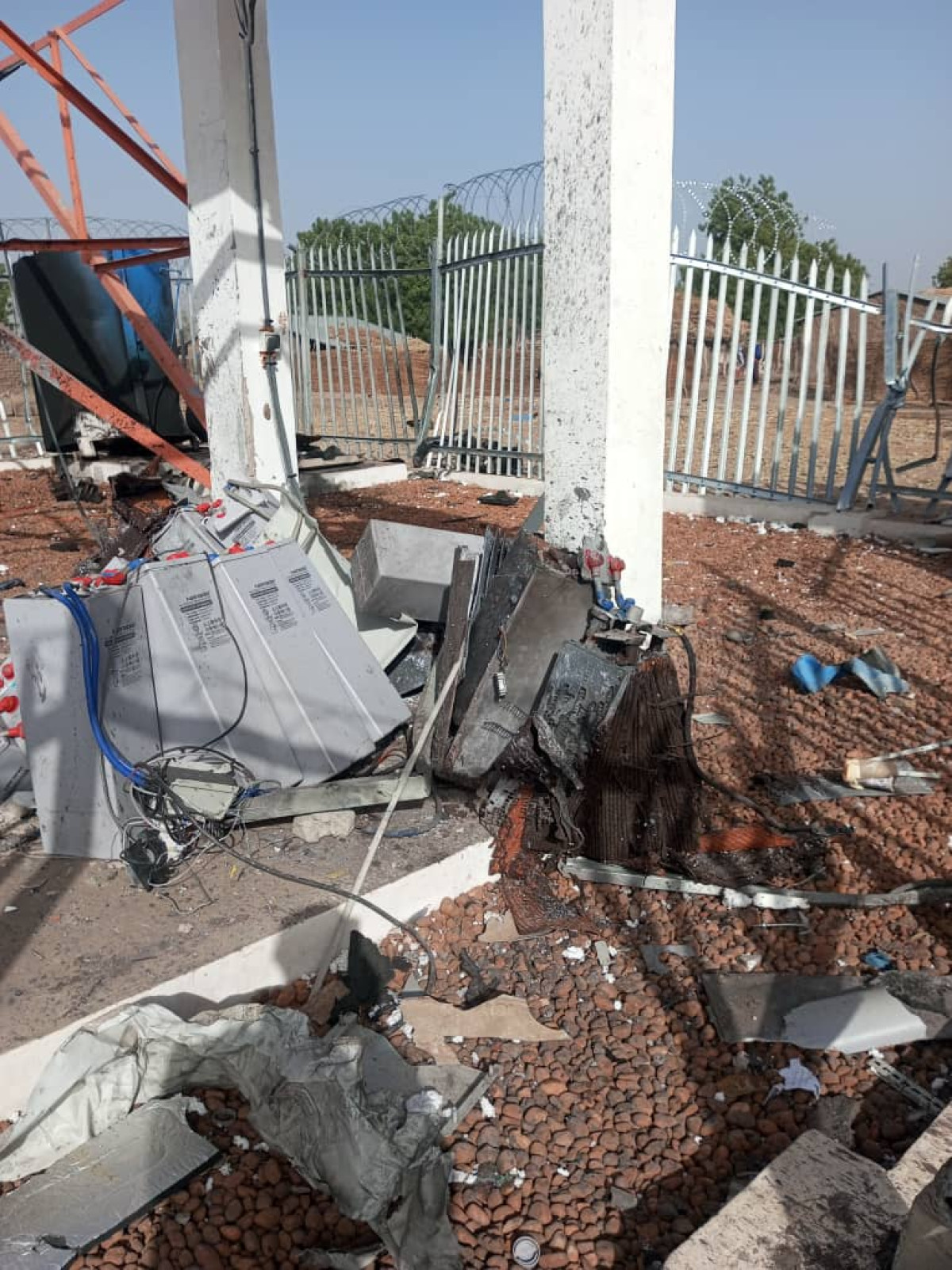 KARIMAMA/LOUMBOU-LOUMBOU : Des individus armés détruisent une antenne de réseau Gsm