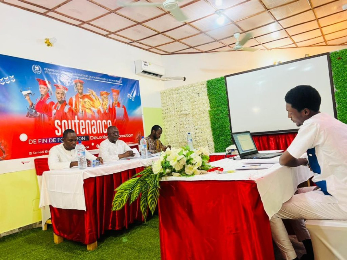MÉTIERS DE L’AUDIOVISUEL ET DU NUMÉRIQUE A PARAKOU : Les étudiants de la 2ème promotion du Cfoman-Daabaaru ont soutenu avec succès . Barnabas Orou Kouman satisfait de la qualité des productions