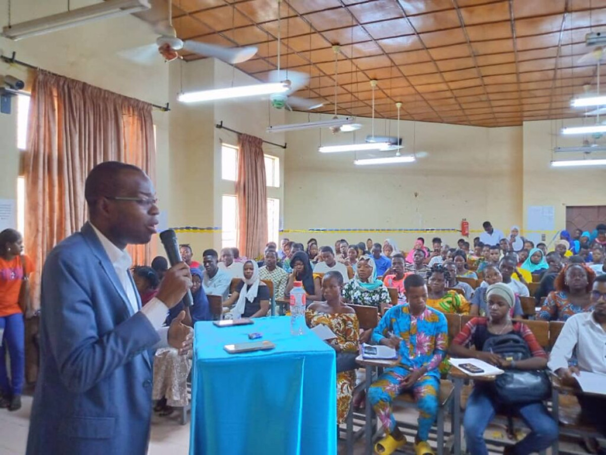 COOPÉRATION AGISSANTE À L’UNIVERSITÉ DE PARAKOU : Le Dg Anpe Urbain Amegbédji outille les jeunes sur l’insertion professionnelle