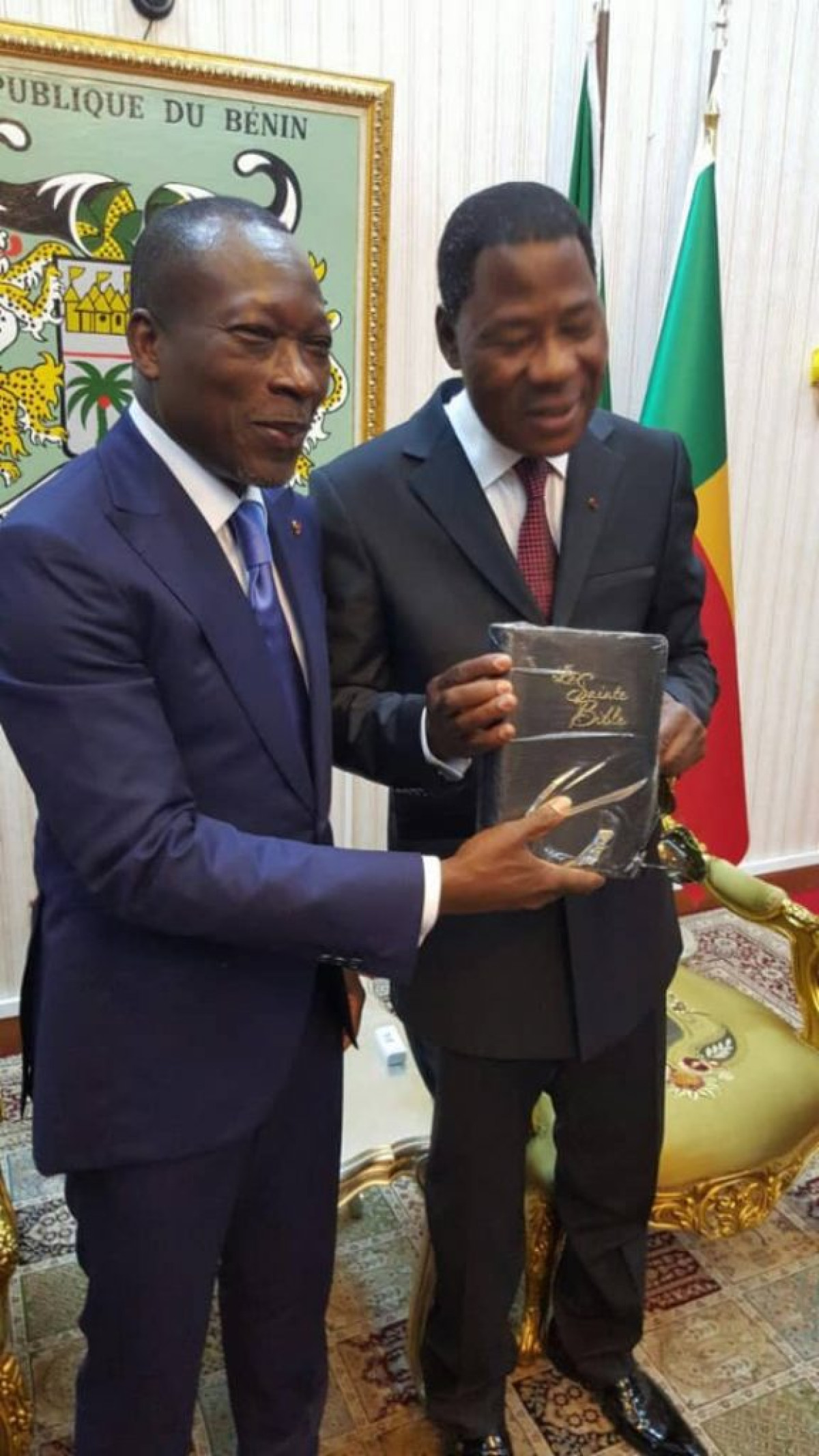 ÉDITO : Derrière la Bible de Yayi à Talon…