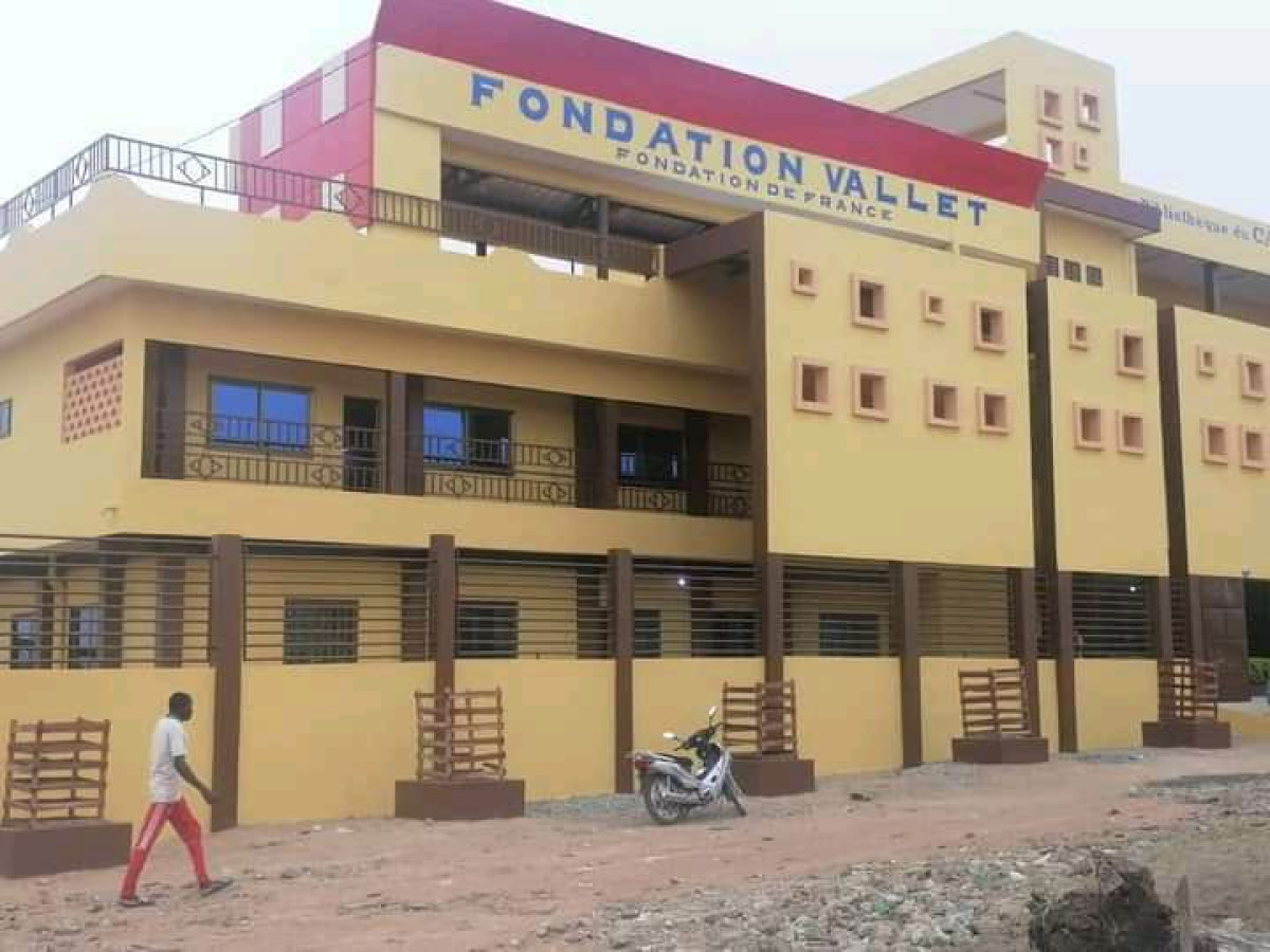 GRACE AU SOUTIEN FINANCIER DE LA FONDATION VALLET : La bibliothèque Caeb Parakou dispose de nouvelles salles de documentation