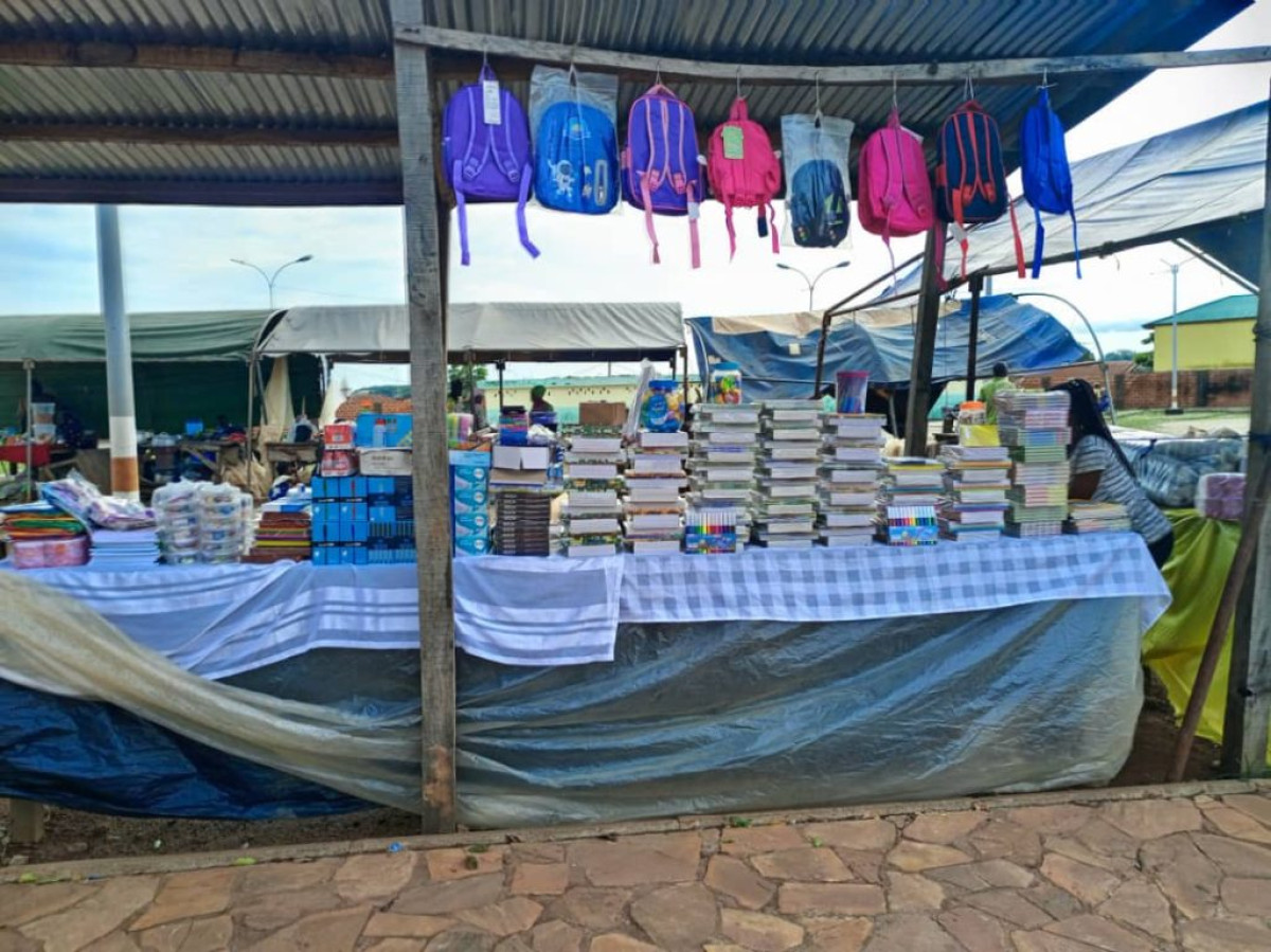 VENTE DE FOURNITURES SCOLAIRES POUR LA RENTRÉE À PARAKOU : Les stands attendent toujours parents et apprenants