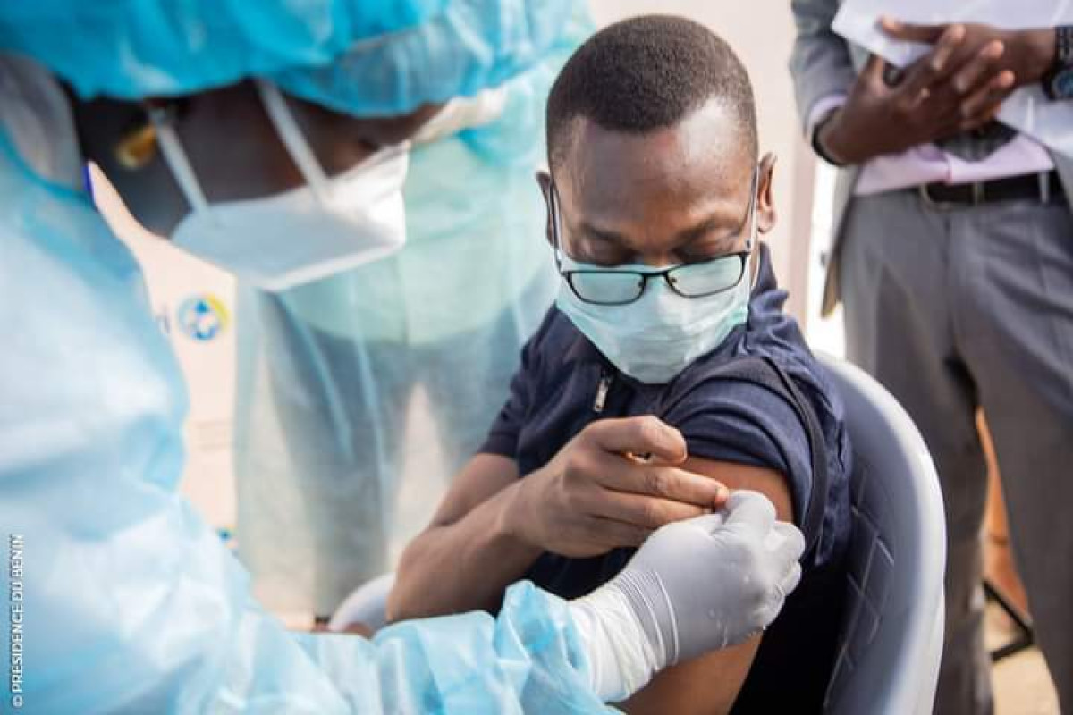 VACCINATION CONTRE LE CORONAVIRUS : Le ministre Benjamin Hounkpatin donne le bon exemple