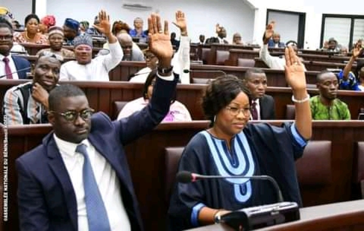 ASSEMBLÉE NATIONALE DU BÉNIN : Un budget de plus de 24 milliards pour 2024 voté en procédure d’urgence