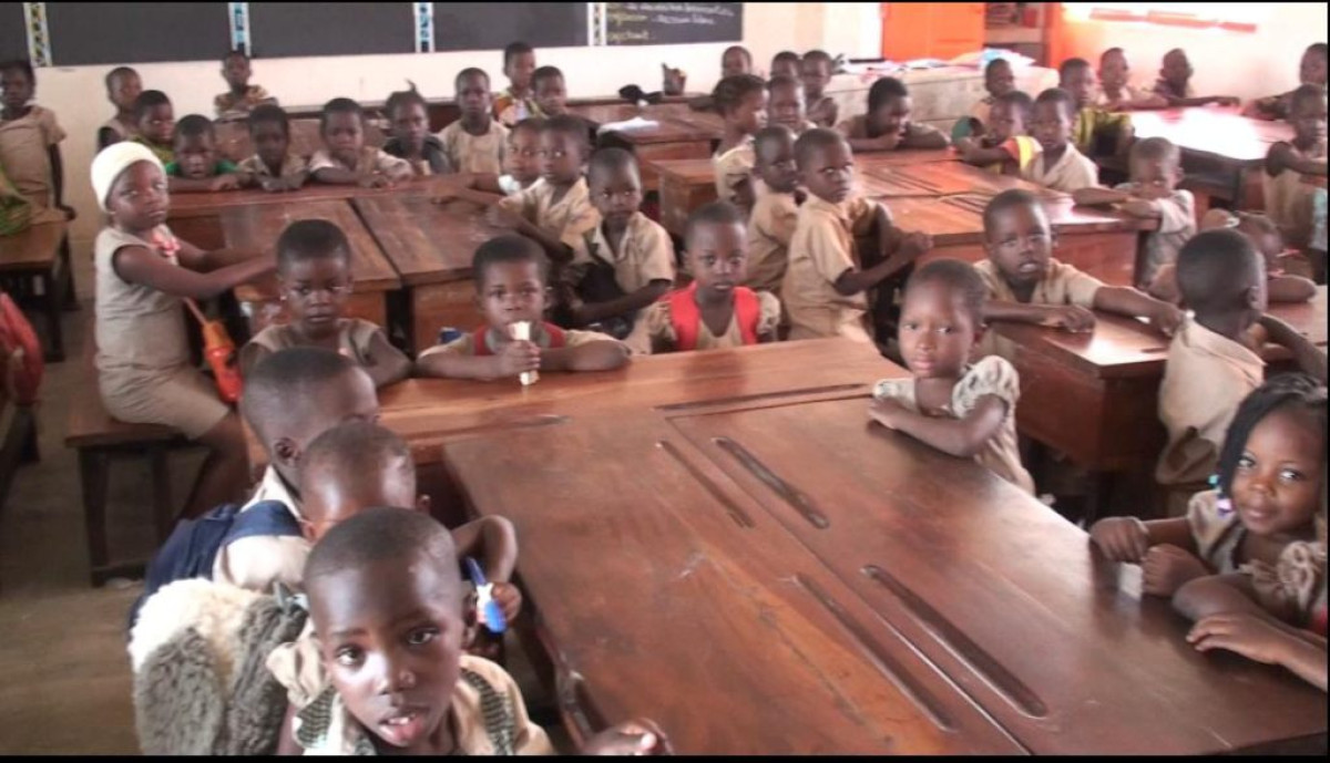 ENSEIGNEMENT PRIMAIRE À OUIDAH : Des écoliers entassés dans des salles telle une boîte de petits pois . Le bureau Ape de l’Epp Bazounkpa crie à l’aide