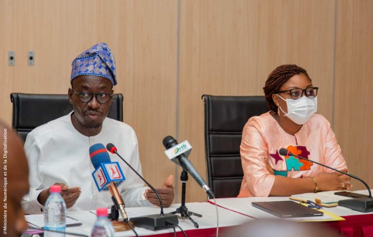 IMPORTANCE D’INTERNET DANS LES HÔTELS ET LIEUX D’HÉBERGEMENT AU BÉNIN : Les ministres Adam Soulé et Abimbola échangent avec les différents acteurs