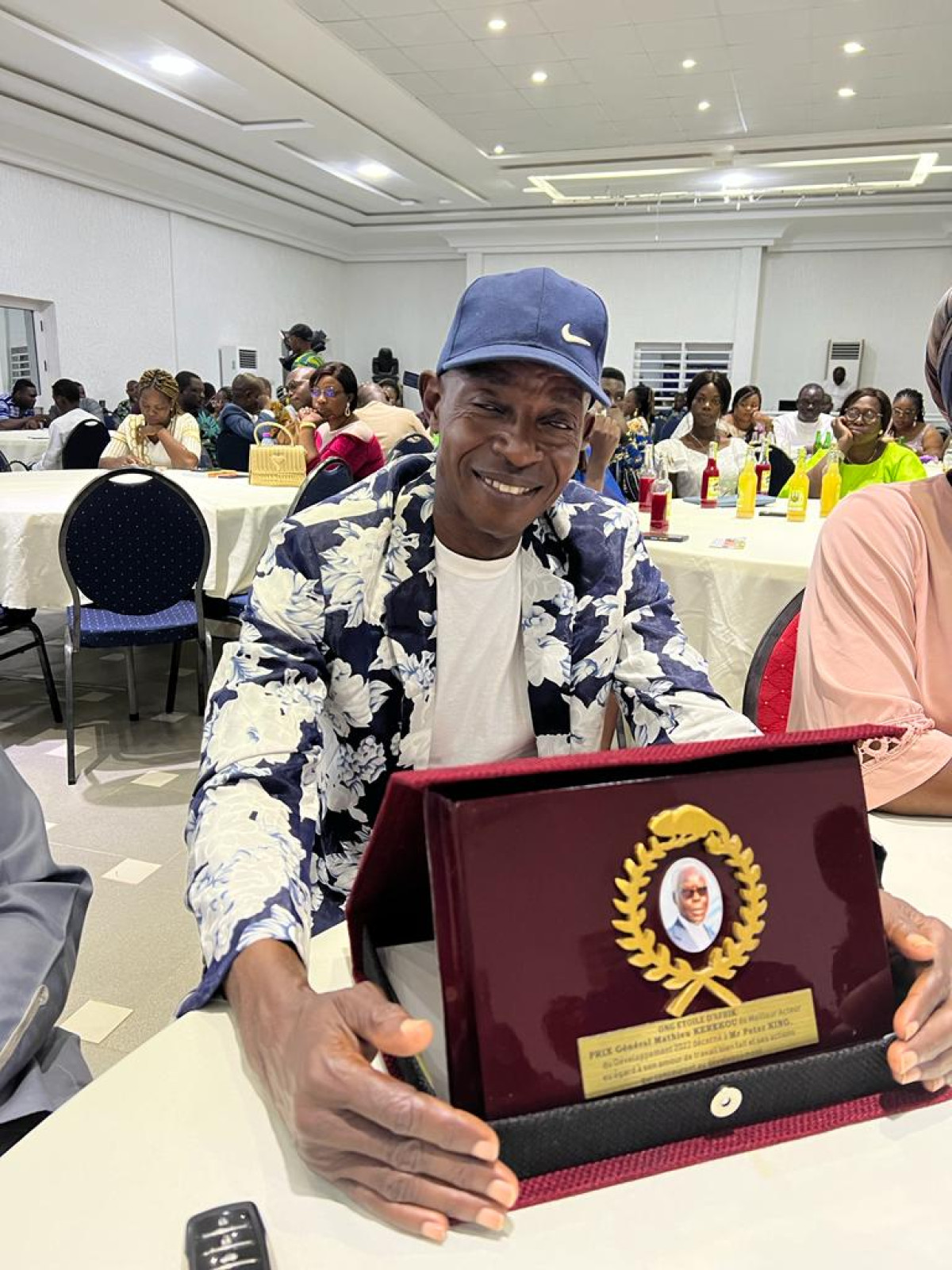 GRAND PRIX GÉNÉRAL MATHIEU KÉRÉKOU : Peter King monte sur l’estrade des meilleurs acteurs de développement africain . Deux décennies de social au Bénin reconnues à un philanthrope hors du commun