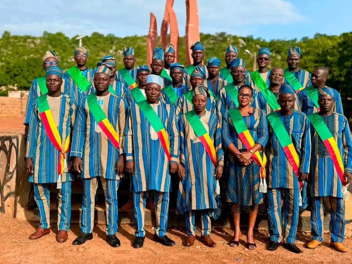 Identité et fierté culturelle lors de l'indépendance: Kouandé, Kérou, Pèrèrè, modèles de la valorisation des tenues locales