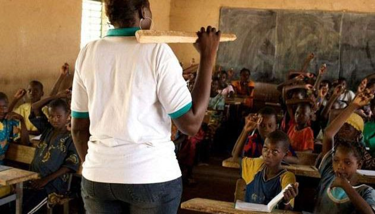 INTERDITION DU CHATIMENT CORPOREL EN MILIEU SCOLAIRE AU BÉNIN : Regards croisés d&rsquo;enseignants, d&rsquo;élèves et d&rsquo;un psychologue . Les méthodes pour contraindre les élèves à obtempérer