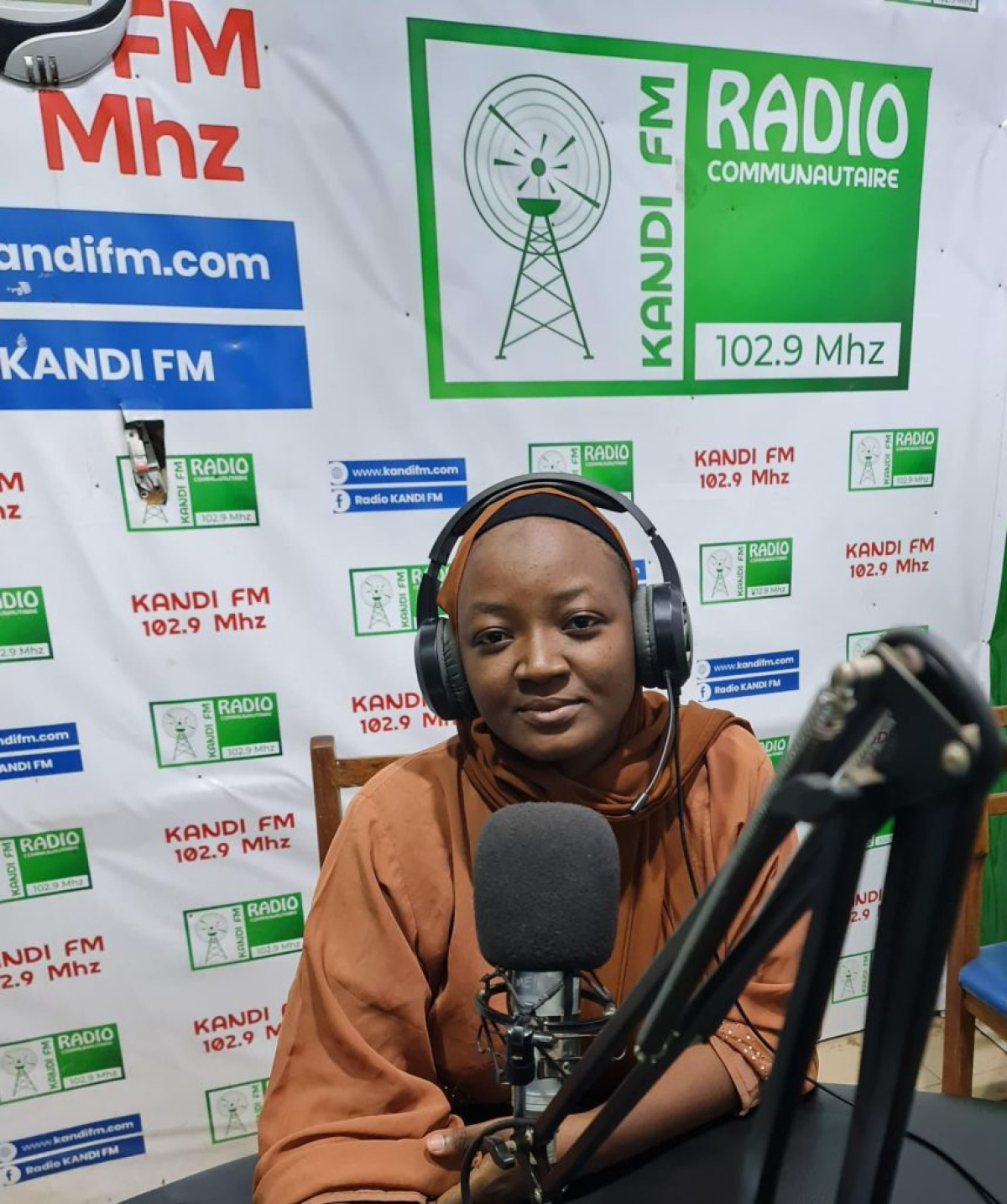 REÇUE SUR LES ANTENNES DE KANDI FM : Bachiratou Issiako donne des techniques de lutte contre les infox
