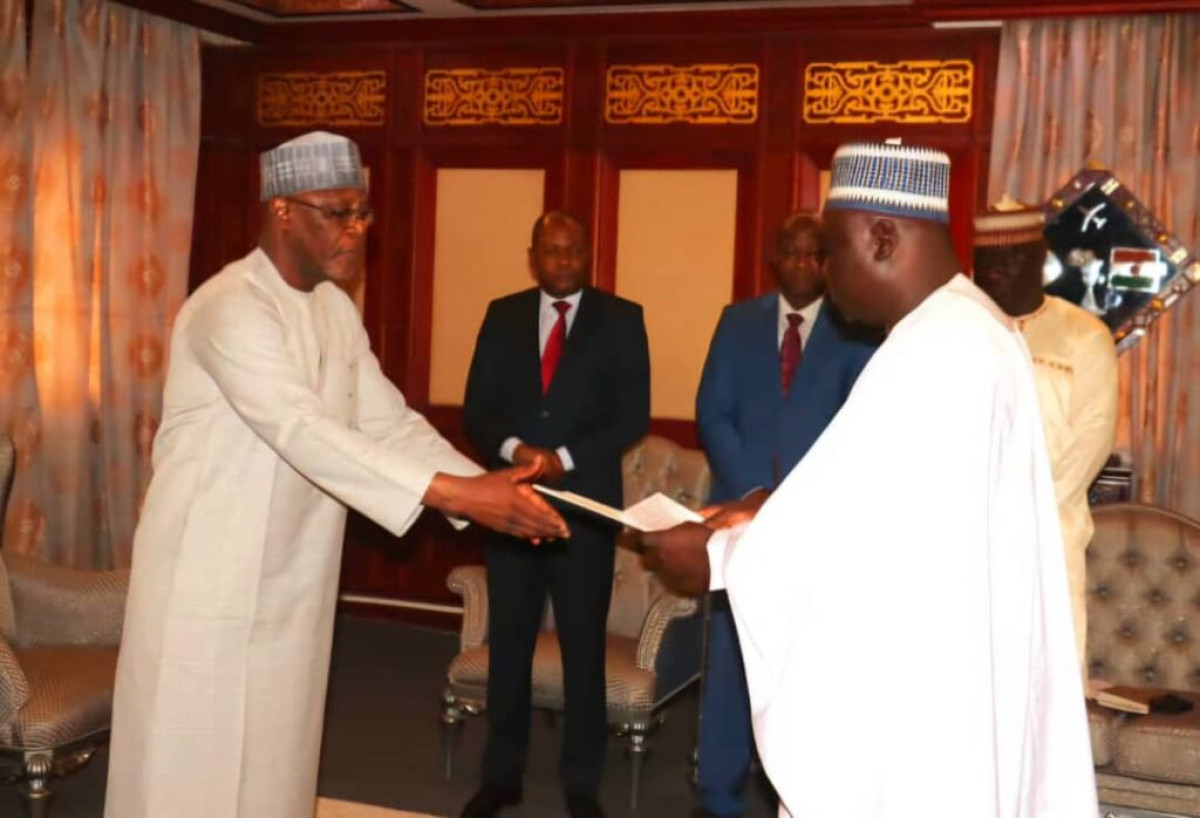 UN AN APRÈS SA NOMINATION : L’ambassadeur du Bénin au Niger présente enfin les copies figurées de ses lettres de créance . Vers la normalisation de la relation entre les deux pays