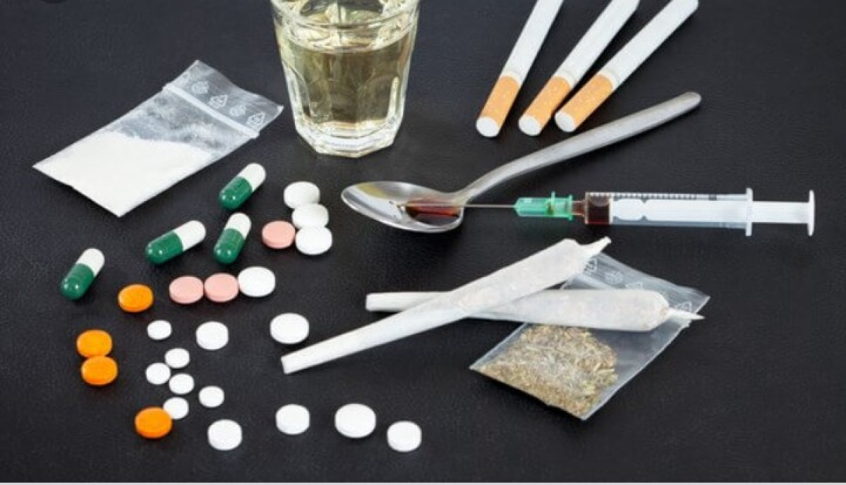 CONSOMMATION DE DROGUES AU SEIN DE LA COUCHE JUVENILE :  La force dans les muscles, la mort au bout des doigts