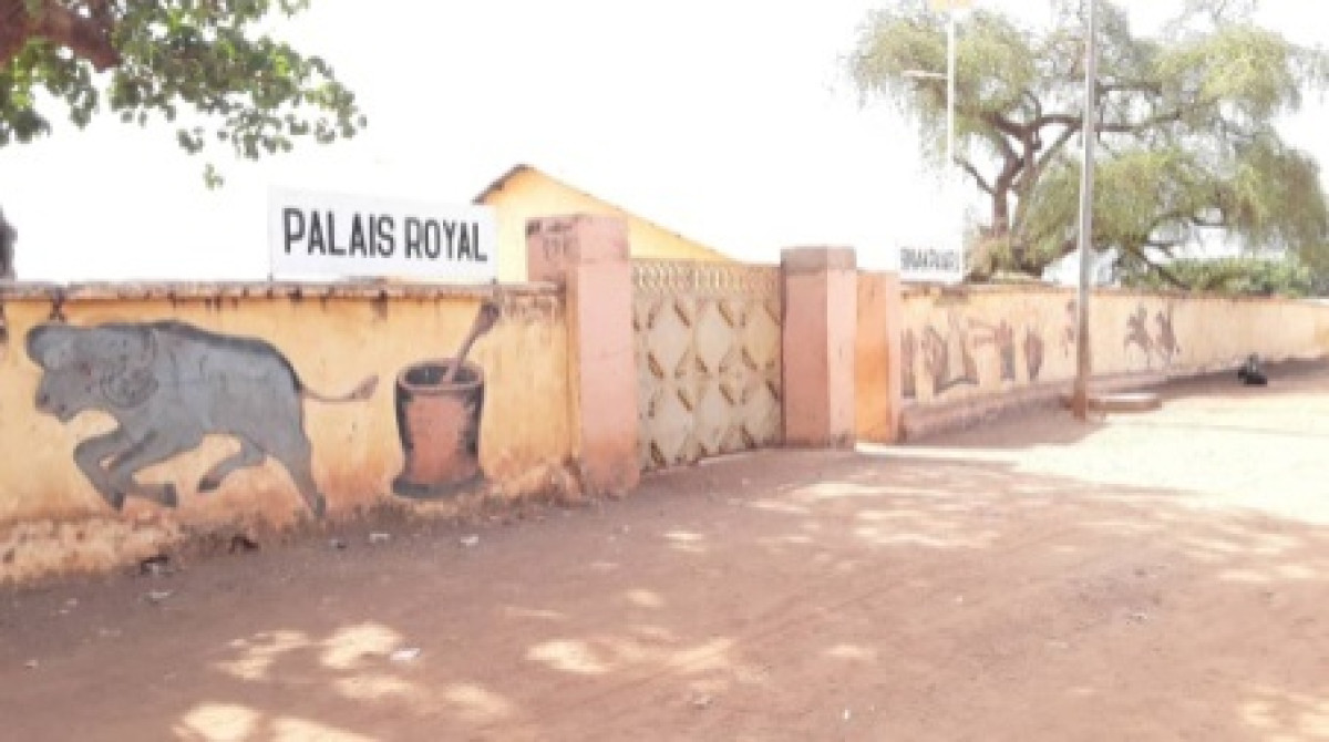 ROYAUTÉ À KOUANDÉ : Qui pour succéder au défunt roi Bagana Sorou ll ? . Tout sur l’ordre de succession et les lignées en compétition