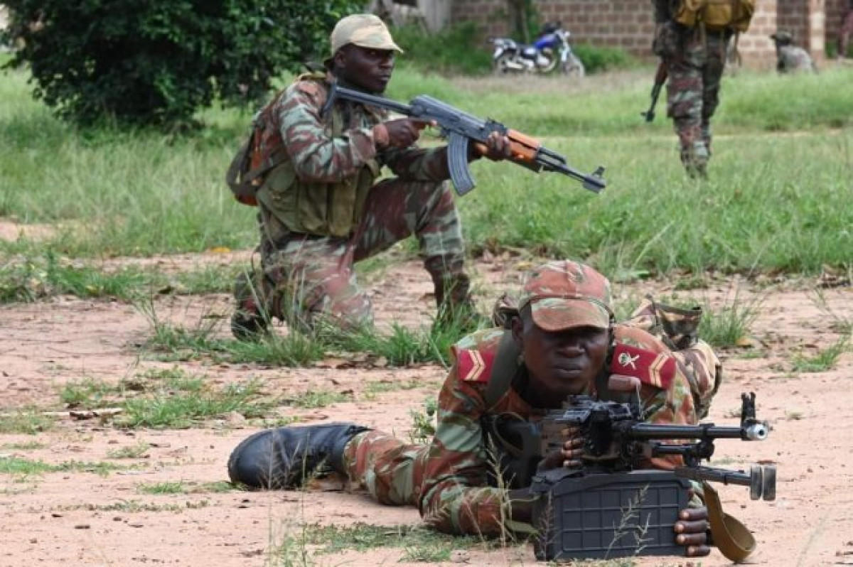APRÈS L’ATTAQUE D’UN POSTE DOUANIER À MALANVILLE : L’armée béninoise réagit et neutralise un présumé terroriste . Deux armes dont celle appartenant au soldat décédé, récupérées