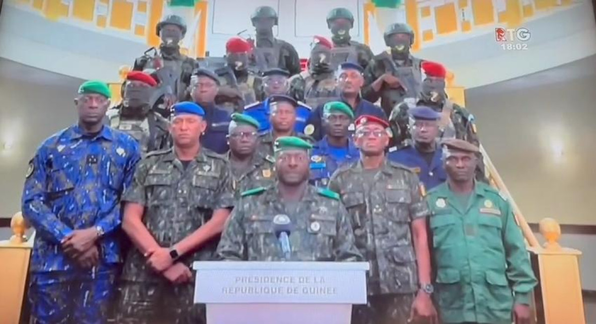 GUINÉE CONAKRY : La junte au pouvoir dissout le gouvernement . Les grandes mesures prises