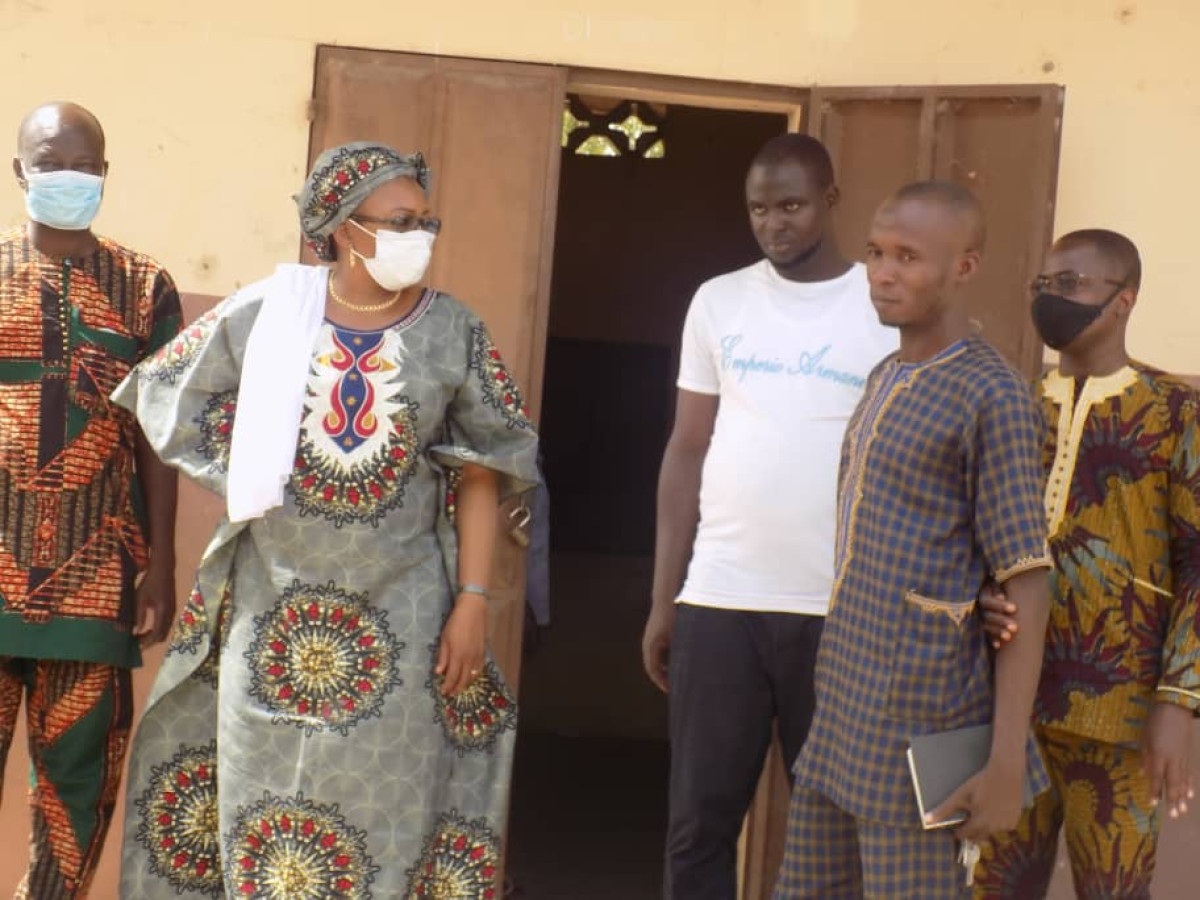 REFECTION D’INFRASTRUCTURES EDUCO-SANITAIRES A KANDI : Le maire Zinatou Osséini lance officiellement les travaux à Angaradébou