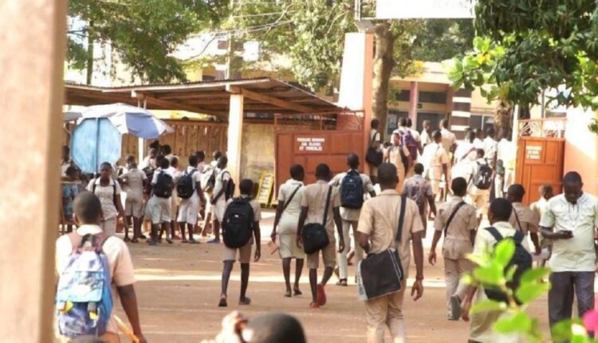 BENIN : Un élève enceinte trois de ses camarades du même collège • Voici la sanction sévère prise par l’administration à son encontre