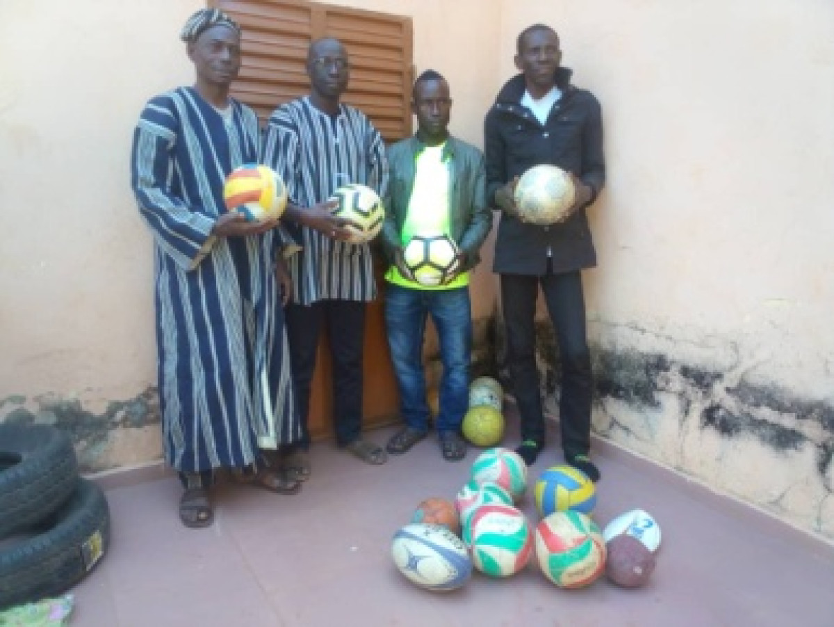OUASSA-PEHUNCO : Des équipements sportifs offerts à l’équipe communale et au Ceg 1