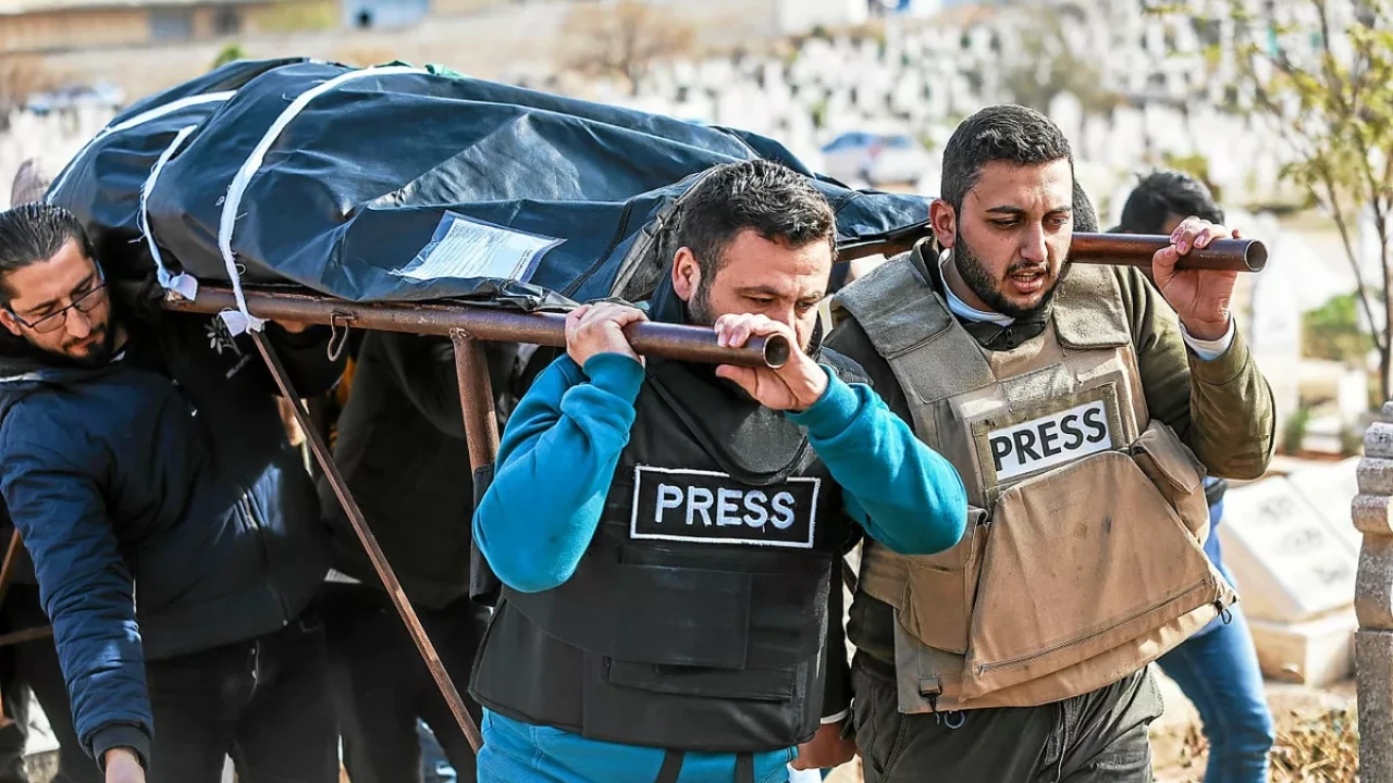 Univers médiatique mondial: 129 journalistes ont perdu la vie en 2025