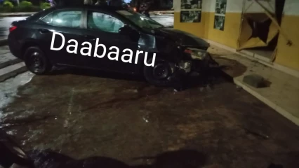 ACCIDENT DE CIRCULATION À PARAKOU : Un véhicule finit sa course au pied du siège de Daabaaru