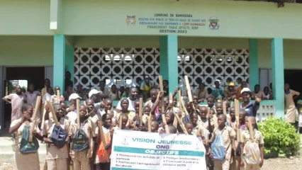 Banikoara/Grâce à Vision jeunesse ong et Sustainable développement: des écoliers de Guimbagou et Mekrou Yinyin reçoivent de kits scolaires