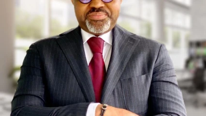 BÉNIN COVID-19 : Richard Boni Ouoro offre du matériel de protection à l&rsquo;équipe de Daabaaru
