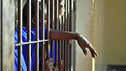 BÉNIN : Un directeur d&rsquo;école condamné à 2 ans de prison pour escroquerie