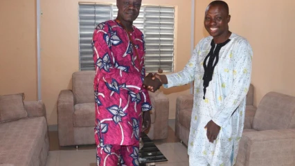 BORGOU/DANS LE CADRE DE LA CÉLÉBRATION DES 50 ANS DE CRÉATION DU CEG BEMBÉRÉKÉ : La salle d&rsquo;attente du directeur meublée par le comité de coordination