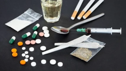 CONSOMMATION DE DROGUES AU SEIN DE LA COUCHE JUVENILE :  La force dans les muscles, la mort au bout des doigts