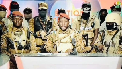 COUP D&rsquo;ÉTAT AU BURKINA-FASO :  Paul-Henri Damiba chassé du pouvoir  . Ibrahim Traoré, nouvel homme fort