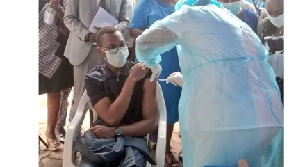 COVID-19/INJECTION DU VACCIN ASTRAZENECA : Le ministre Hounkpatin reçoit sa seconde dose et lance un appel