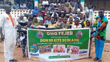 Distribution de kits scolaires par l'ong Fejeb à Kalalé: Dr Jamillah, garantit l'avenir de plusieurs enfants vulnérables