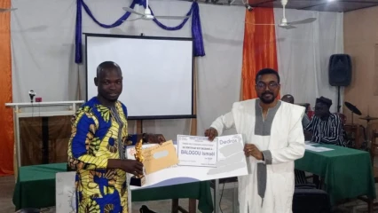 Édition 2024 de dedras climate awards: Ismaël Balogou de daabaaru tv décroche le 1er prix, catégorie audiovisuelle 