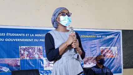 FACE AUX ÉTUDIANTS DE L&rsquo;UNIVERSITÉ DE PARAKOU : Aurélie Adam Soulé expose les nombreuses actions du gouvernement  . Satisfaits, les étudiants souhaitent rencontrer Talon pour lui dire merci