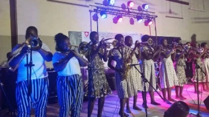 Formation de jeunes filles en instruments de musique: Pari gagné pour l’association Kabiéssi et la Coopération Suisse