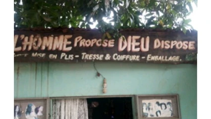 INSCRIPTIONS SUR LES ENSEIGNES D&rsquo;ATELIERS, DE BOUTIQUES ET SUR LES PLAQUES DE VÉHICULES ET DE MOTOS AU BÉNIN : De véritables moyens populaires d&rsquo;expression et de communication