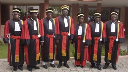 INTERDICTION DE DÉLIVRANCE DES ACTES DE L&rsquo;AUTORITÉ AUX PERSONNES RECHERCHÉES PAR LA JUSTICE AU BÉNIN : La cour constitutionnelle déclare conforme l&rsquo;arrêté interministériel