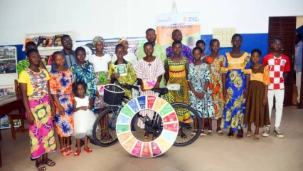 LUTTE CONTRE LES CHANGEMENTS CLIMATIQUES AU BÉNIN : Un hymne des enfants pour la protection de l&rsquo;environnement disponible . Pari gagné pour Darius Chabi